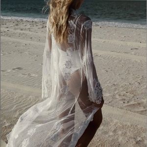 Homebodii Madonna Lace Robe